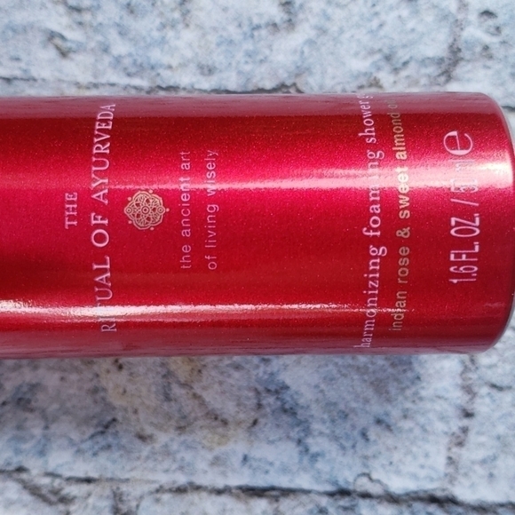 3 pcs bundle. Mascara, overnight repair consentrate and harmonizing shower gel. - Picture 4 of 6